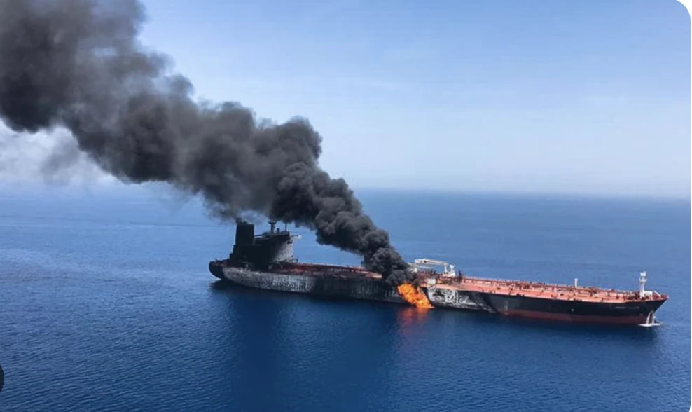 Сразу три нефтяных танкера были атакованы в Ормузском проливе 12 октября в течение двух...