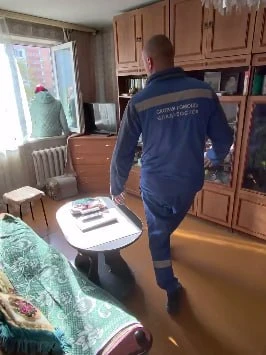 В Приморье спасли 92-летнюю женщину, которую пытались довести до самоубийства мошенники.