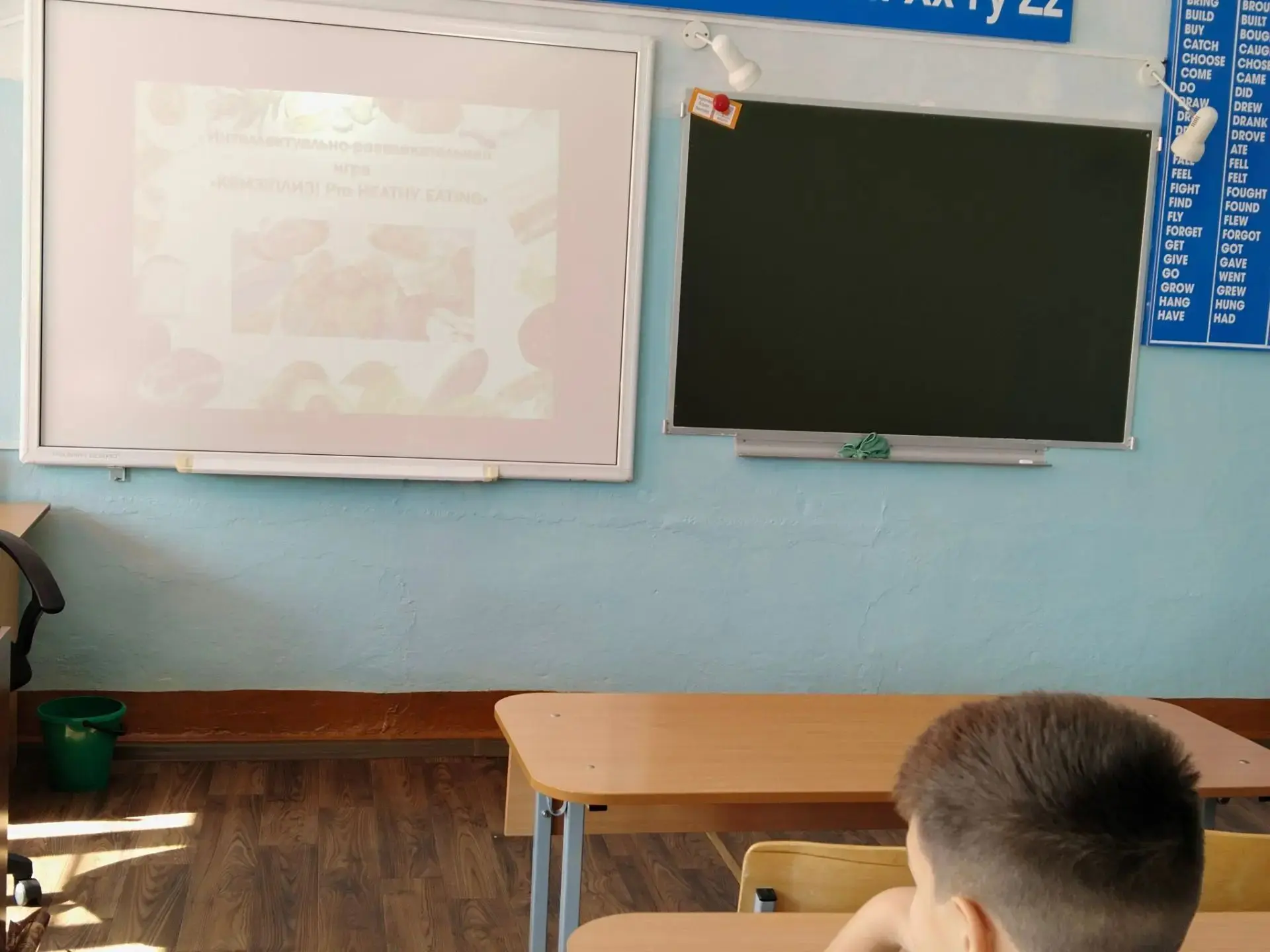Сегодня ученики 6 Б на классном часе играли в квиз и смотрели  видео на тему  здорового...