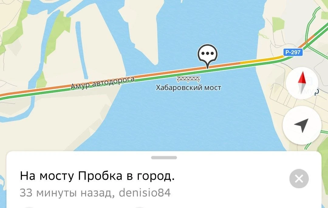 Грузовик с негабаритным грузом создал длинную утреннюю пробку на мосту через Амур.