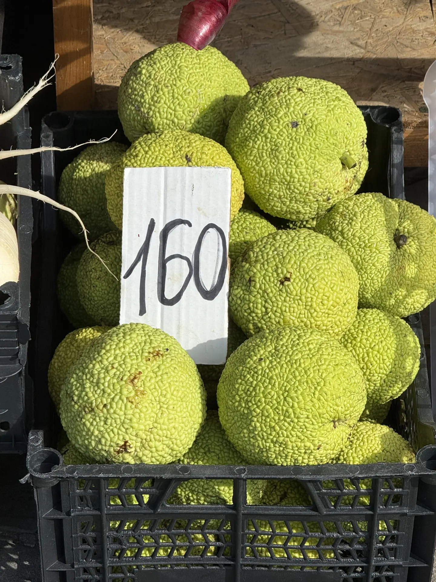 🍏 Осенью на рынках Сочи появляются необычные «яблочки»!