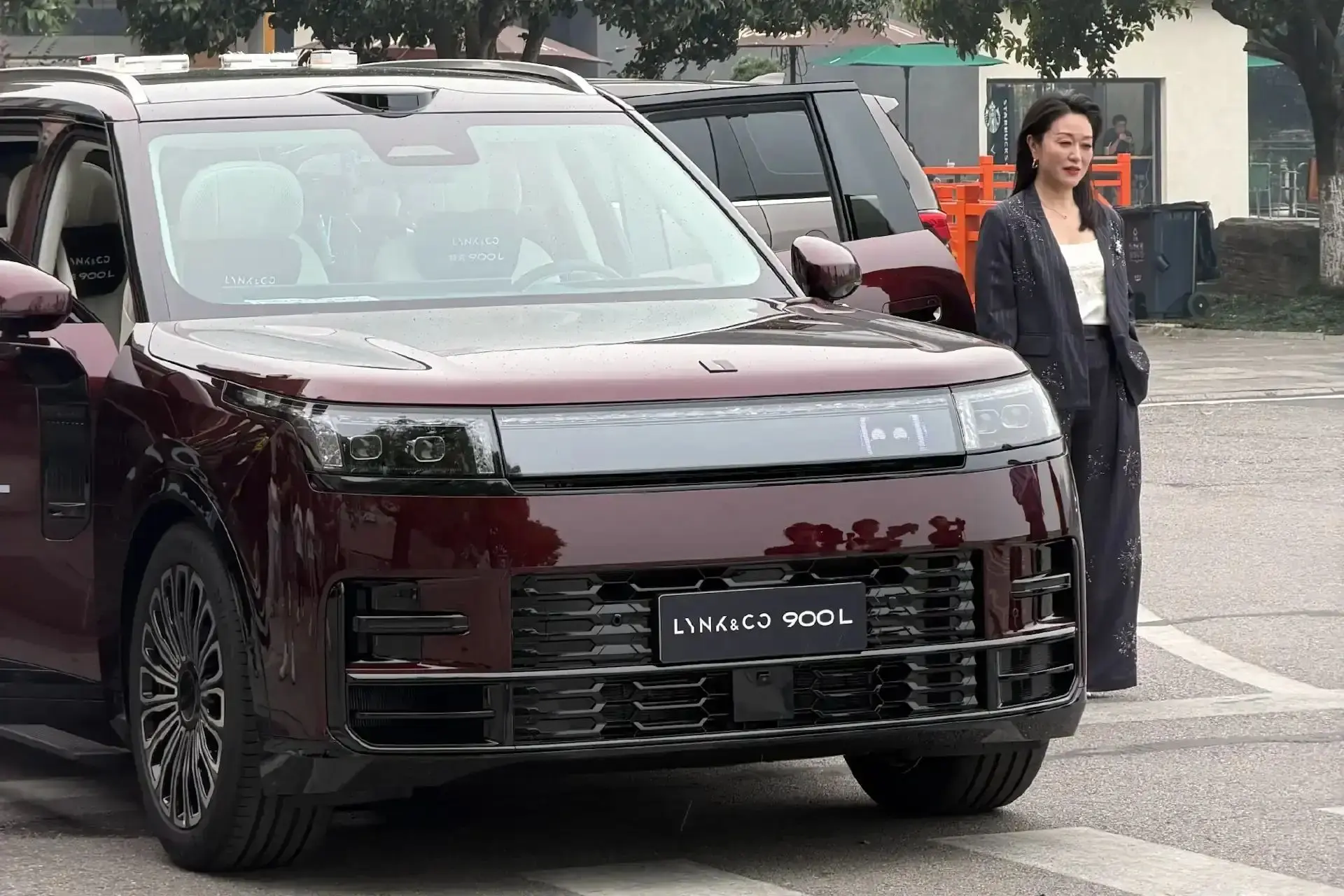 Новый Lynk & Co 900L заметили на улицах Китая без камуфляжа: кроссовер получил перерабо...