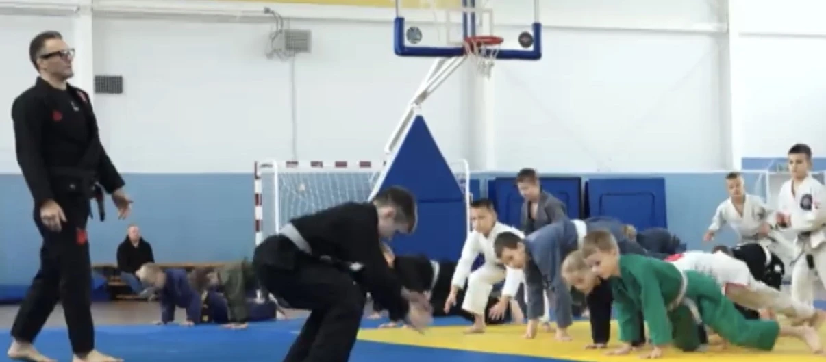 🥋 ЗВЕЗДА МИРОВОГО ДЖИУ-ДЖИТСУ В ЯРОСЛАВЛЕ: КАК ЛЕОНИД ГАТОВСКИЙ УЧИЛ ДЕТЕЙ ЧЕСТНОЙ БОРЬБЕ