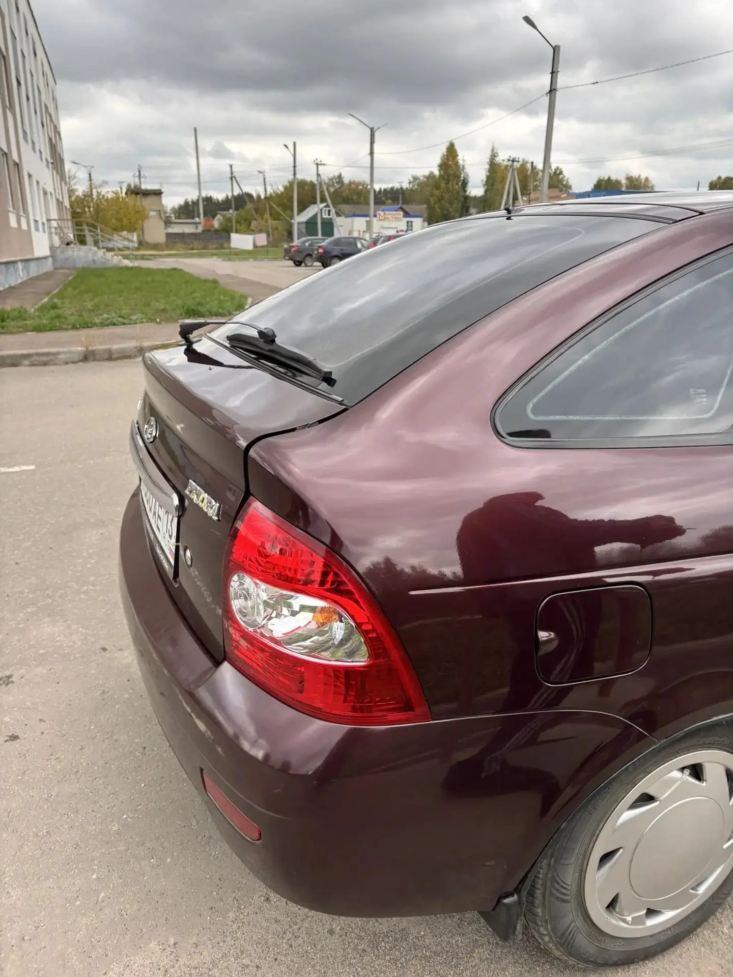 продам  Приору ,2011год,2 хозяина, пробег 110000, в родном окрасе, за машиной следили у...