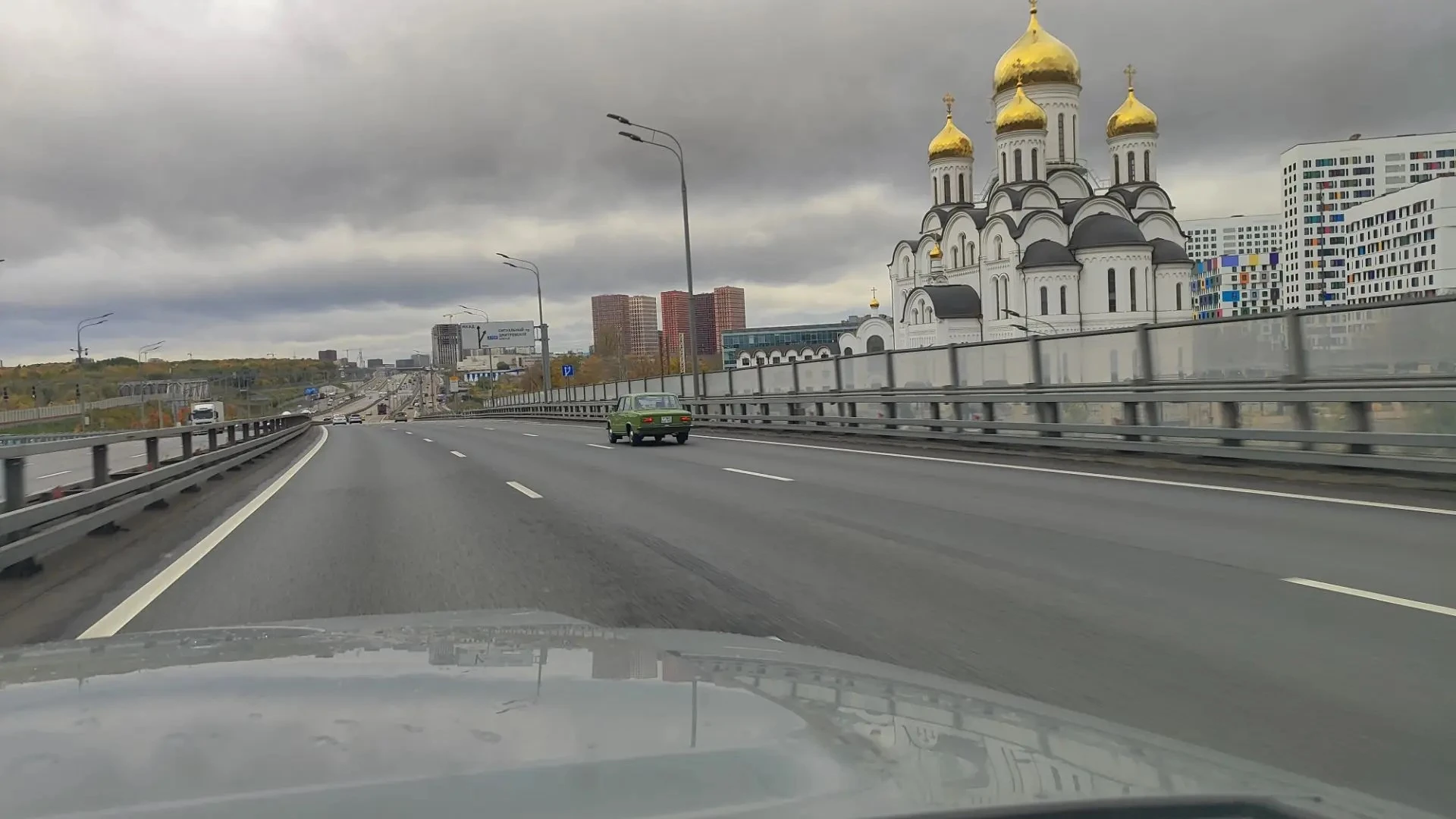 Вот такой живой аппарат сегодня встретился на МСД в Москве — ВАЗ-21011.