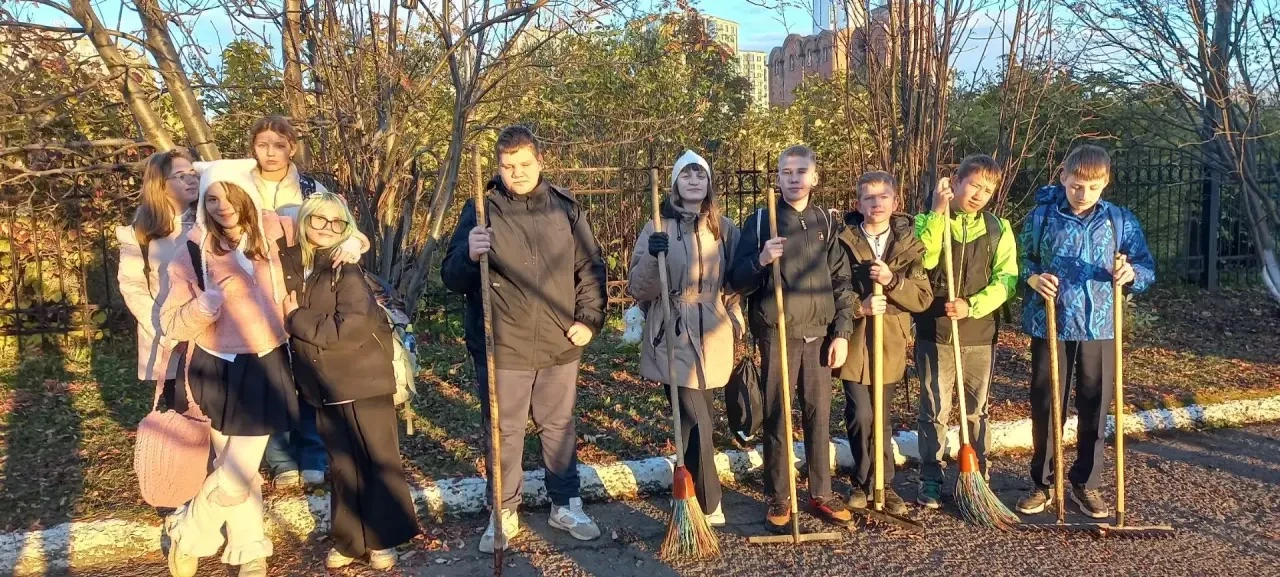 🍁Сегодня наша школьная территория стала еще уютнее, и всё это — благодаря нашим ученик...