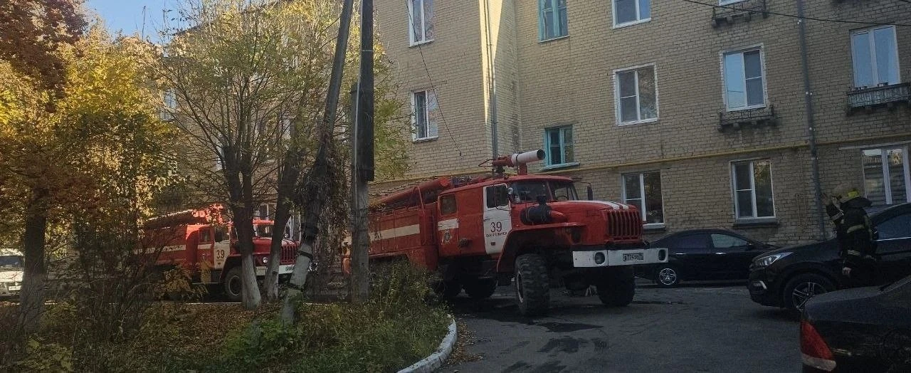 В Еманжелинске в жилом доме по улице Гагарина произошёл взрыв газовой колонки — двоих д...