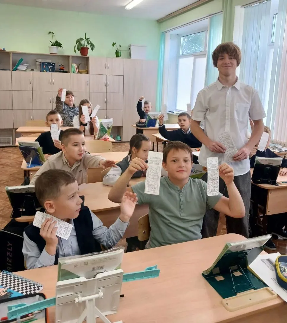 Во Всероссийский день чтения наши старшеклассники доказали, что любовь к книгам — это н...