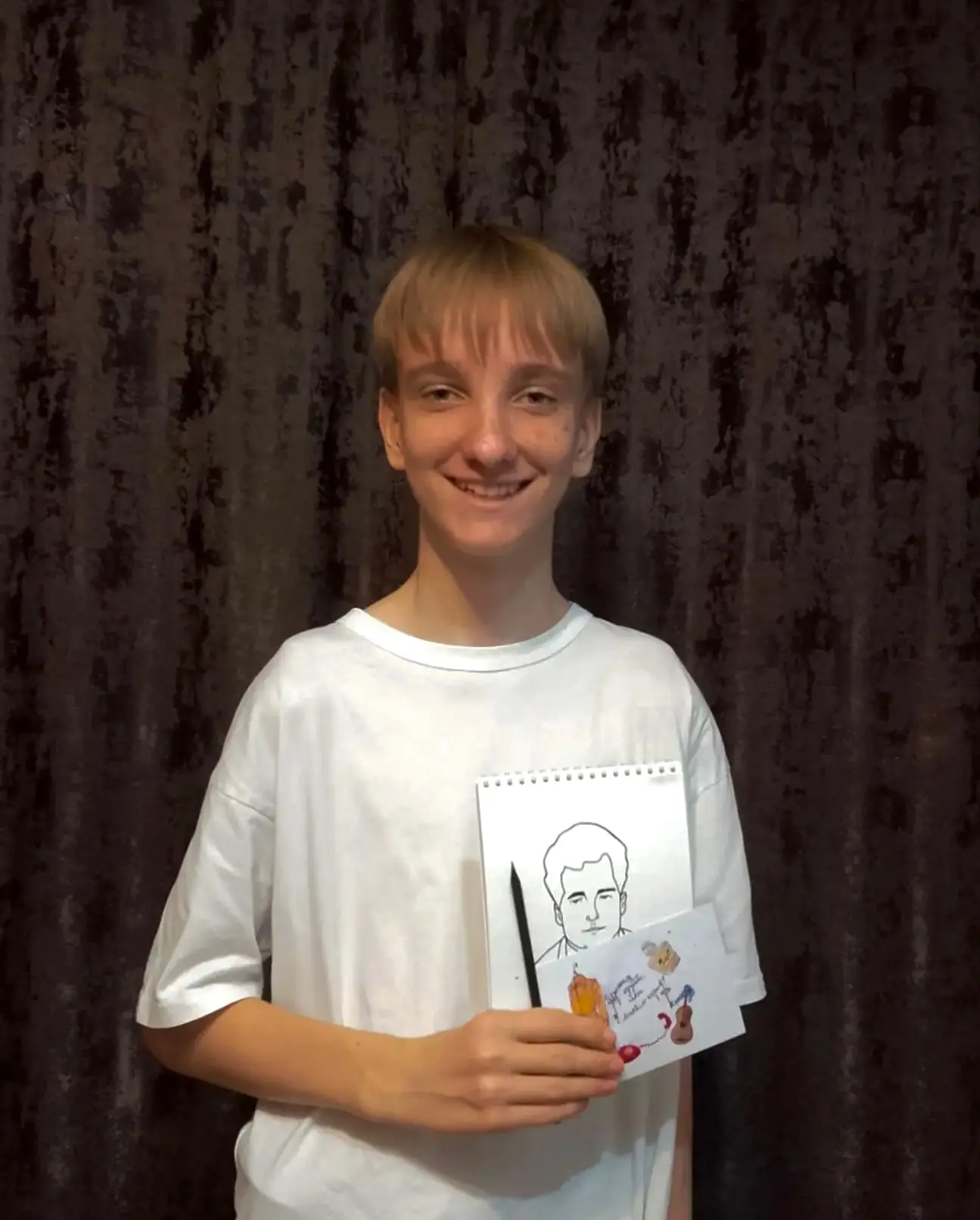 Вот и наш Захар Константинов - один из призеров конкурса "Нарисуй кино". Выбор жюри был...