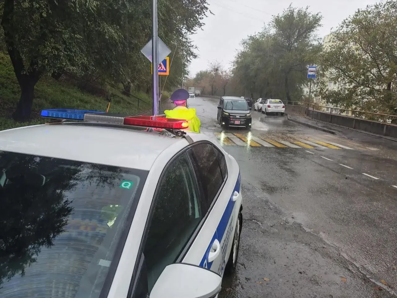 Сотрудники Госавтоинспекции Владивостока несут службу в усиленном режиме