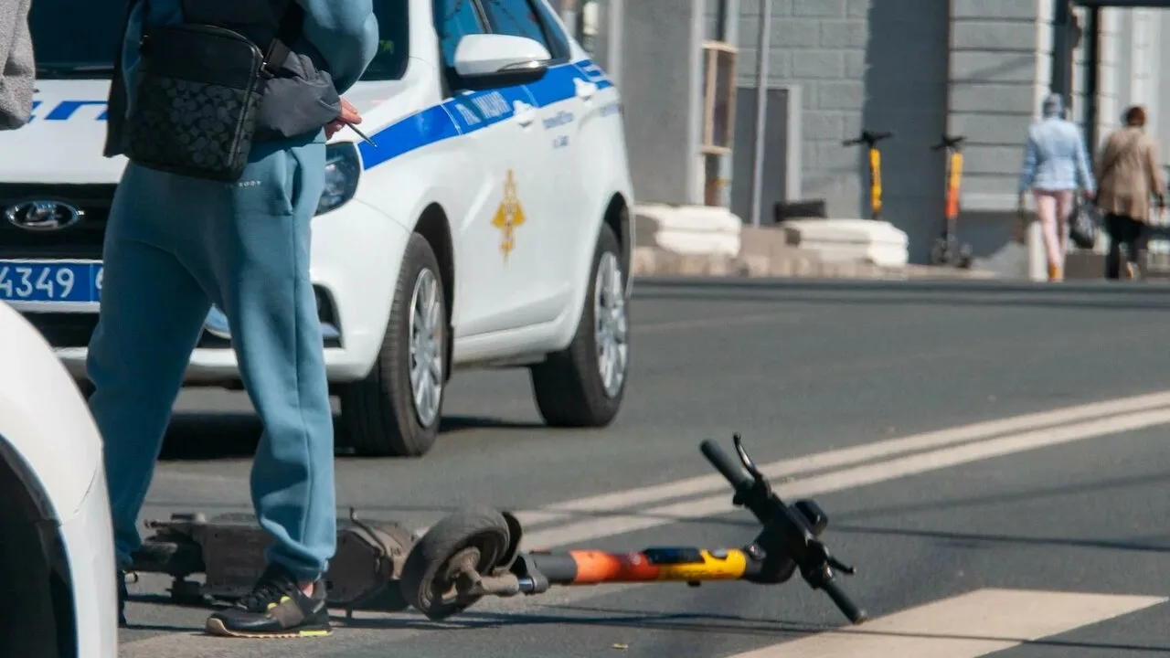 В Петербурге самокатчик сбил 80-летнюю женщину возле Володарского моста