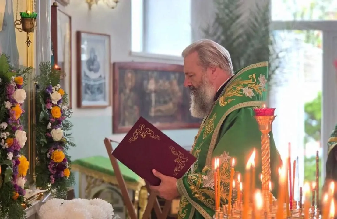 🕊 В Скадовске почтили память Сергия Радонежского: в храме прошли литургия и крестный ход