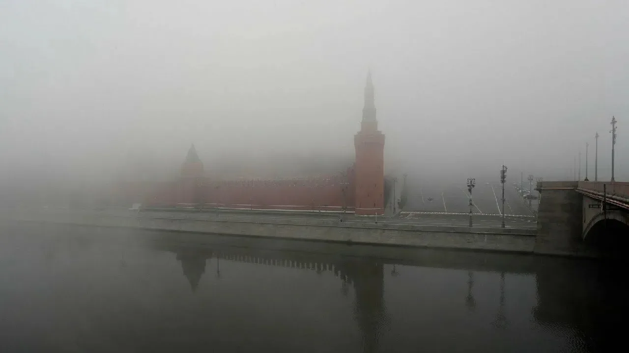 В Москве сегодня облачно, вероятность дождя небольшая.