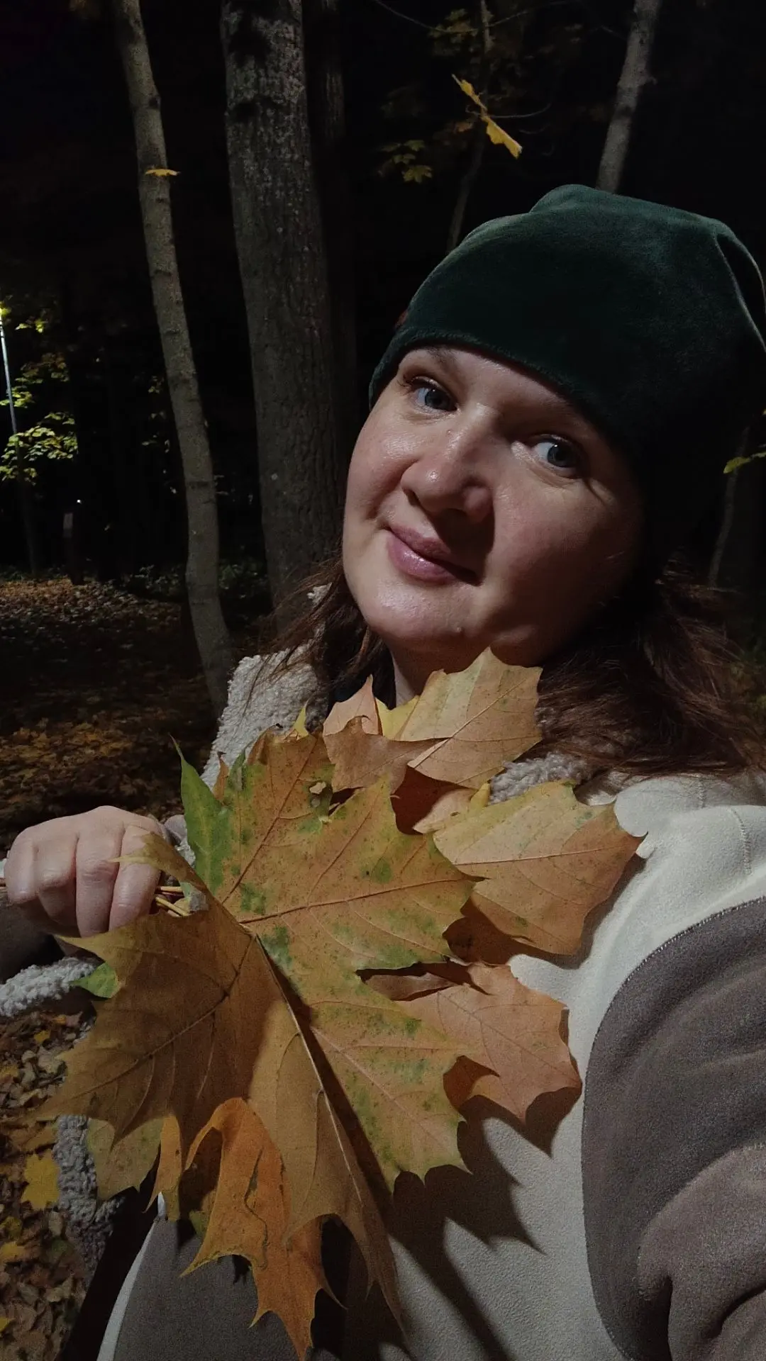Я восхищена размерами листьев 🍁 как малое дитё ходила и собирала 😄 эта была  прогулка...