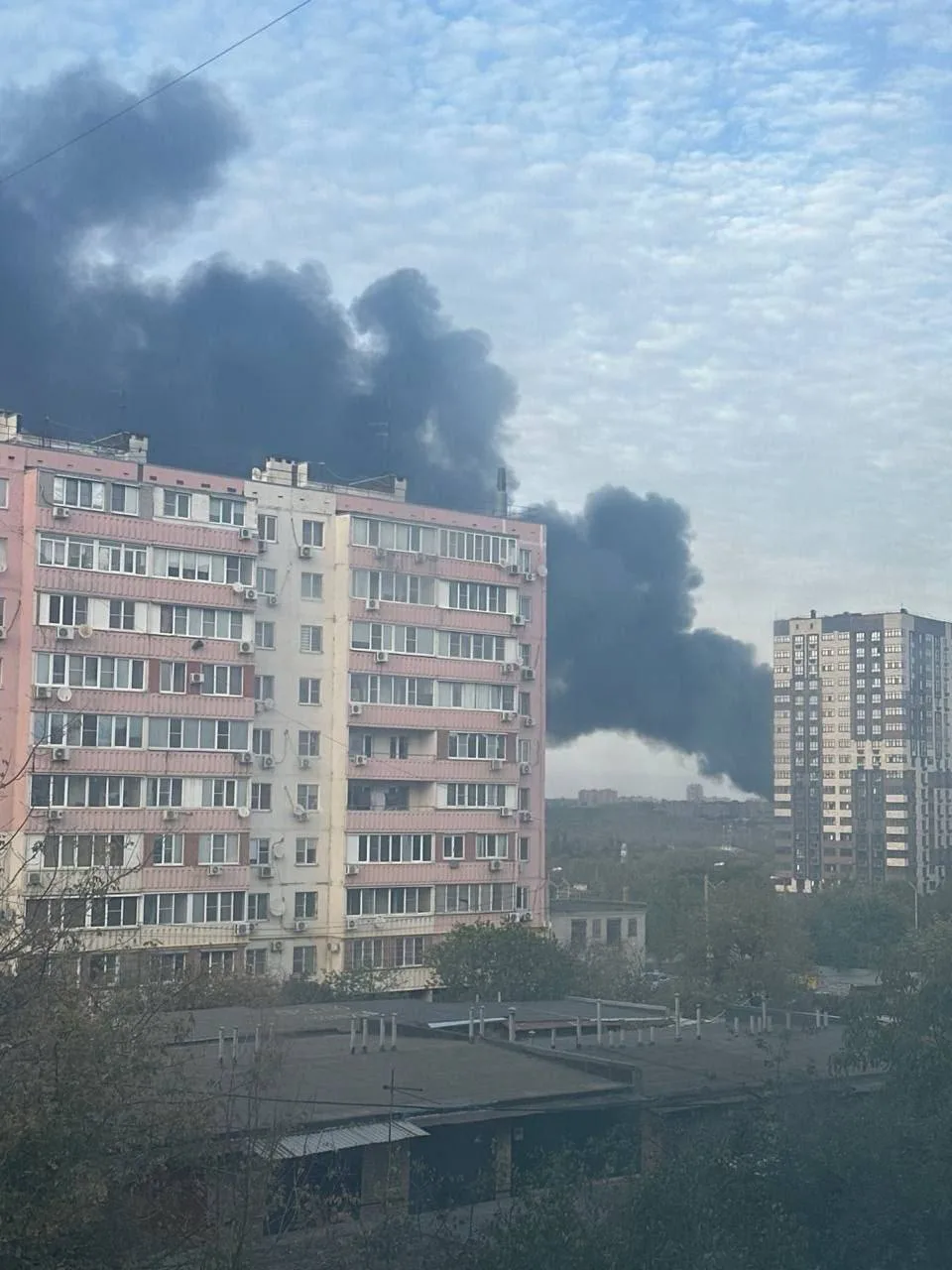 Крупный пожар в Ростове: огонь охватил 9 000 м²
