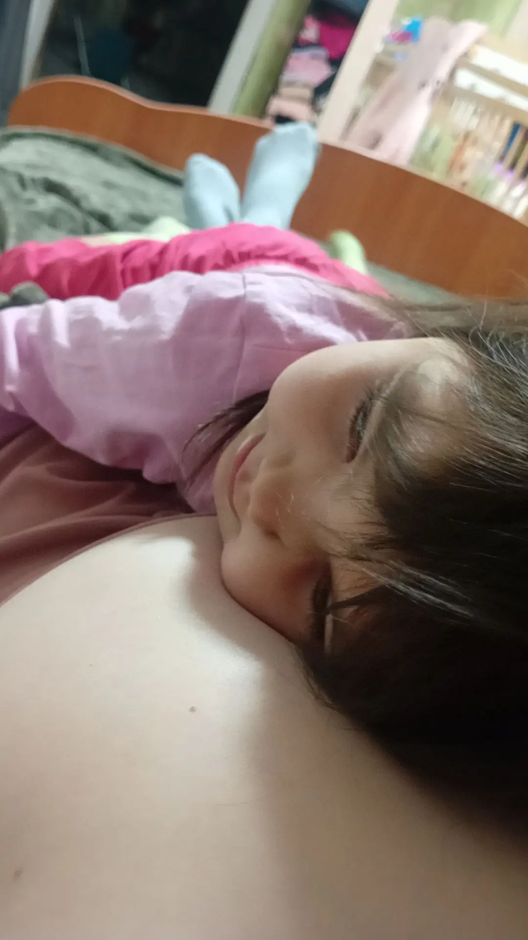 Ждет братишку 😘🙏