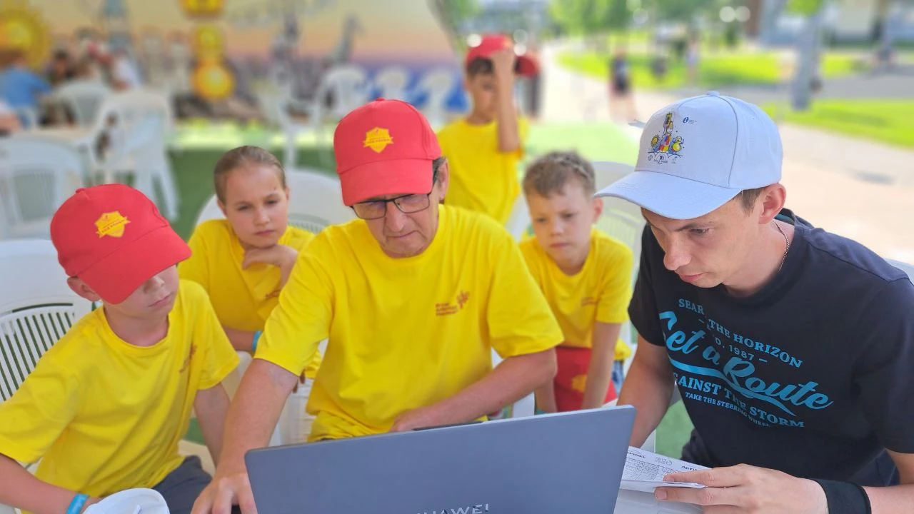 Шахматы не воспитáют ребёнка вместо родителей.