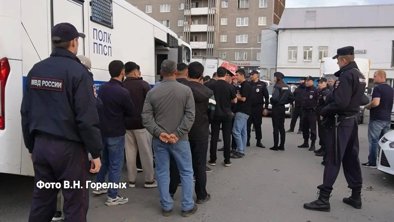 218 иностранцев выдворили из России после рейдов на Среднем Урале