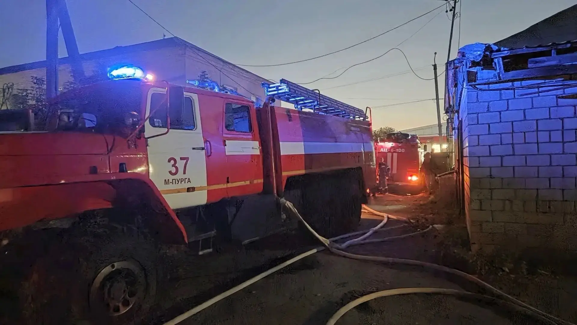 🔥 26 сентября в с. Малая Пурга горело неэксплуатируемое одноэтажное деревянное здание ...