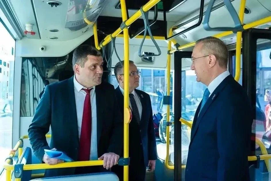 Владислав Шапша поздравил дорожников с профессиональным праздником