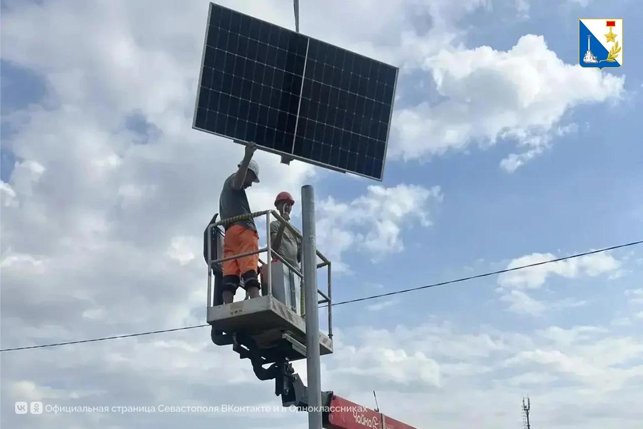 В Севастополе на переходах и остановках ставят автономное освещение