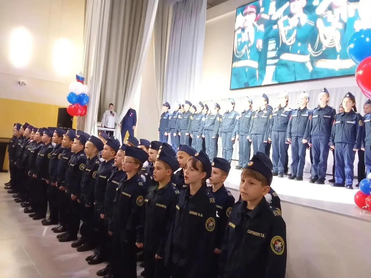 Сегодня 60 кадетов Следственного комитета - ученики 5 и 6 класса Гатчинской школы № 12 ...