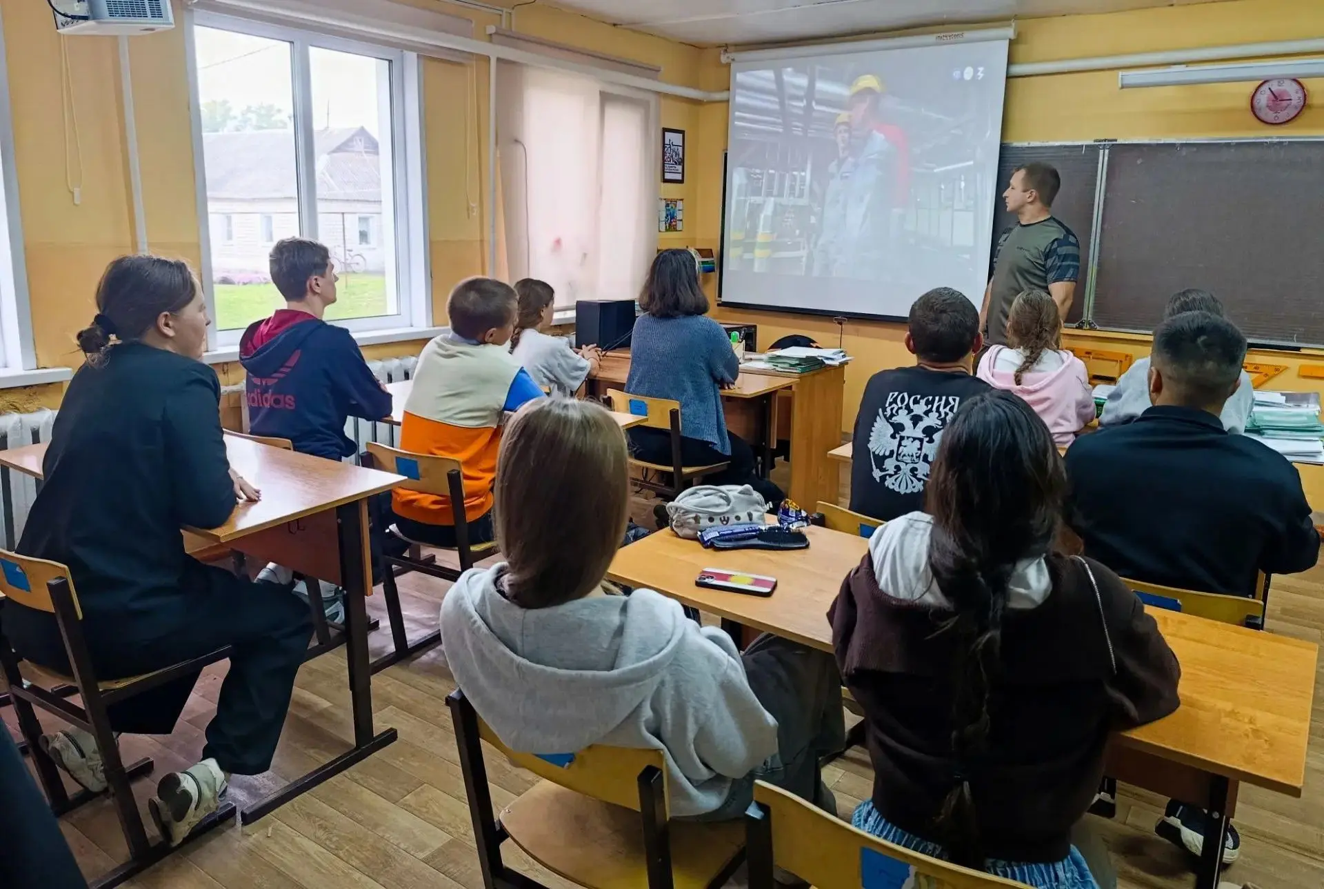 Каждый четверг в школе проходят занятия в рамках программы "Россия - мои горизонты" на ...