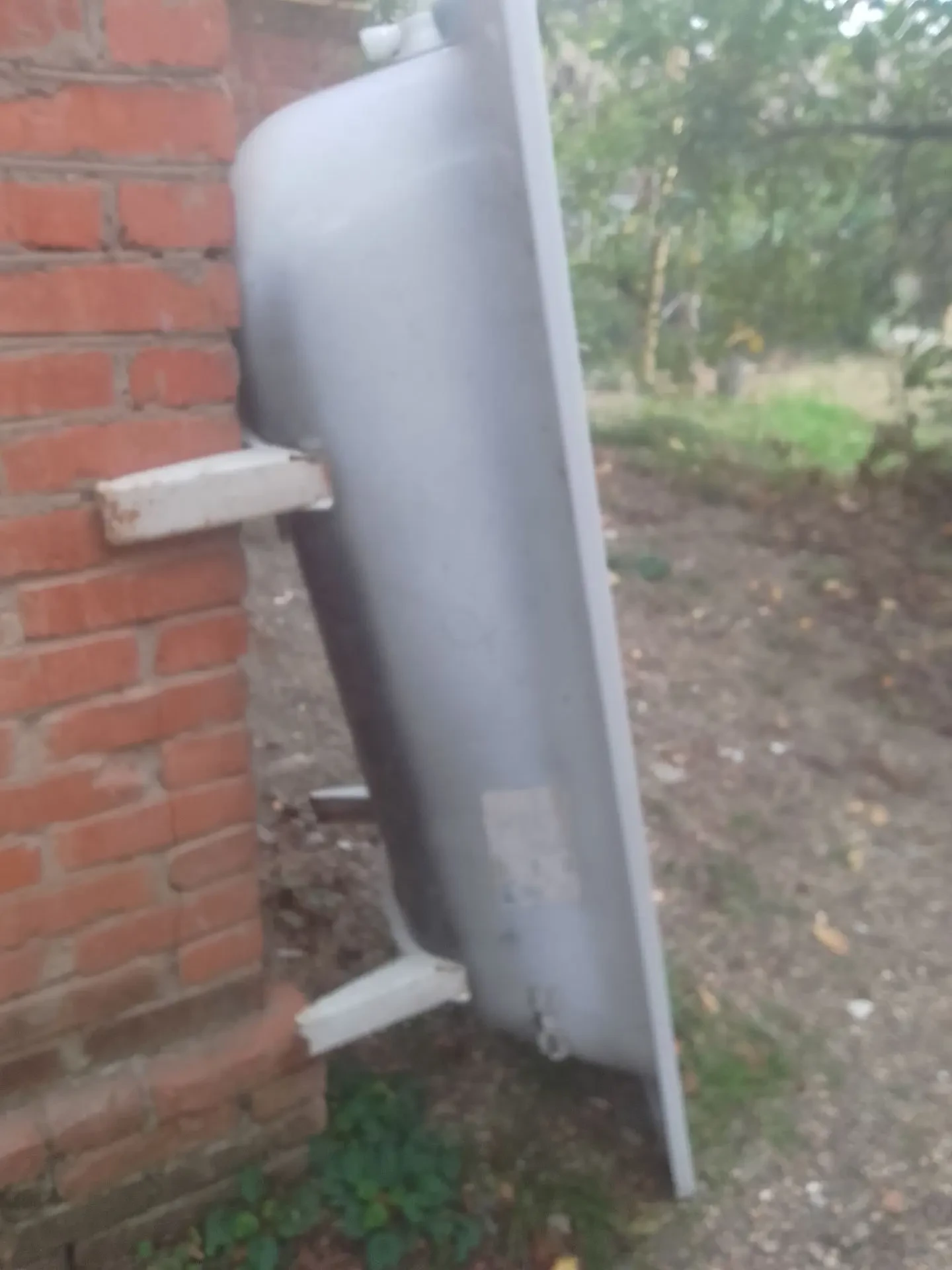 Продам ванную, есть небольшие сколы, не течёт.