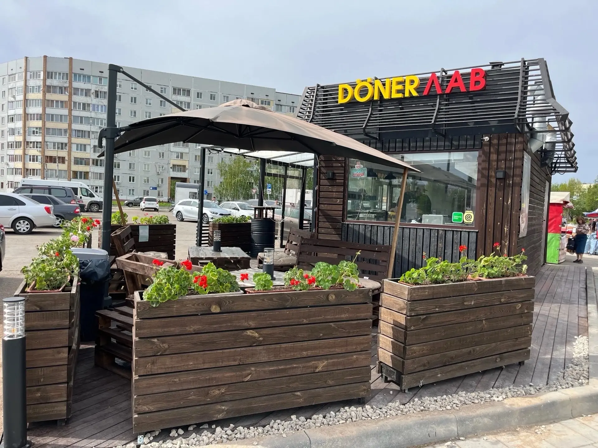 В DONERЛАВ ТРЕБУЕТСЯ ШАУРМИСТ