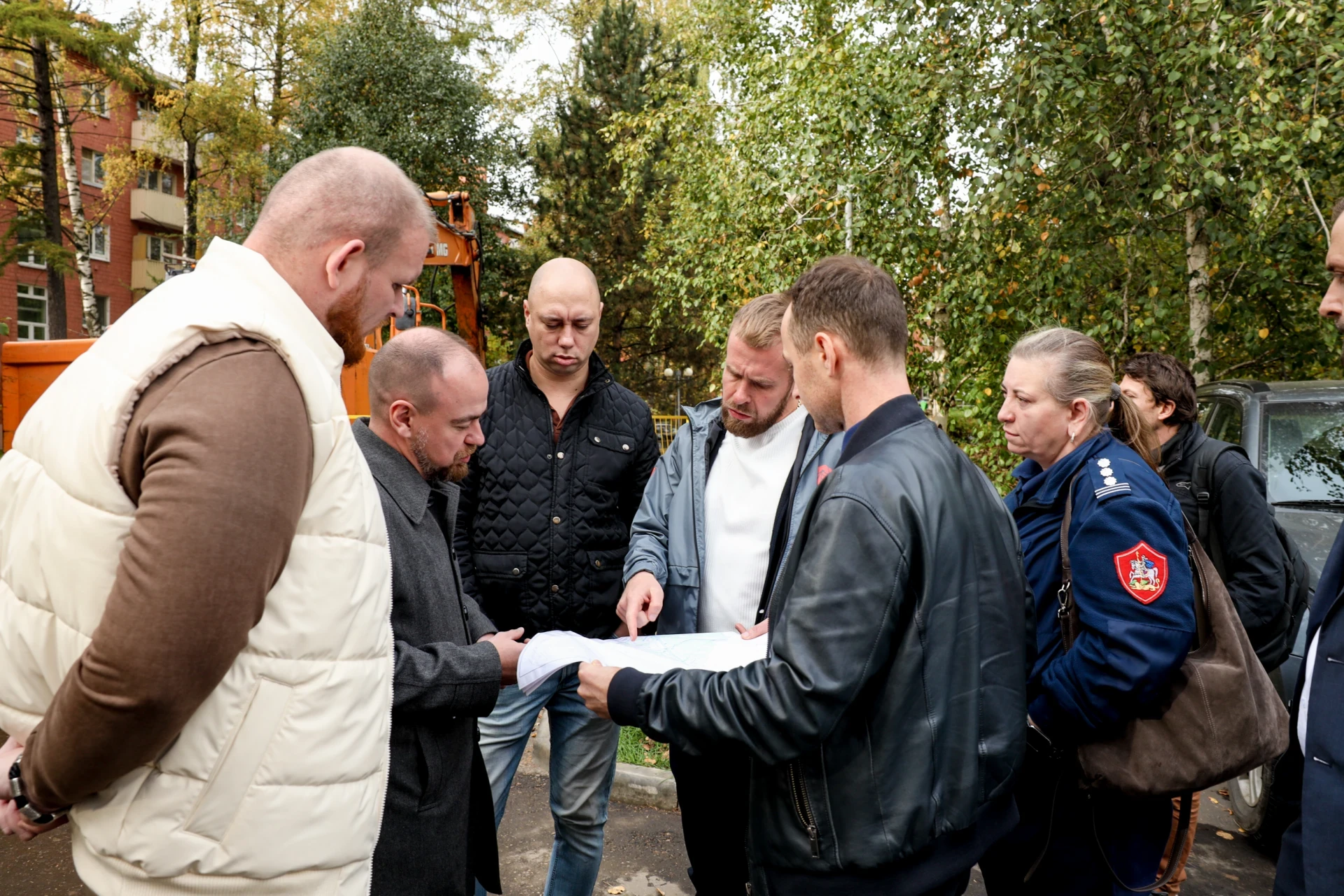 🛠 В Мытищах ведется контроль за ремонтом коллектора на улице Терешковой