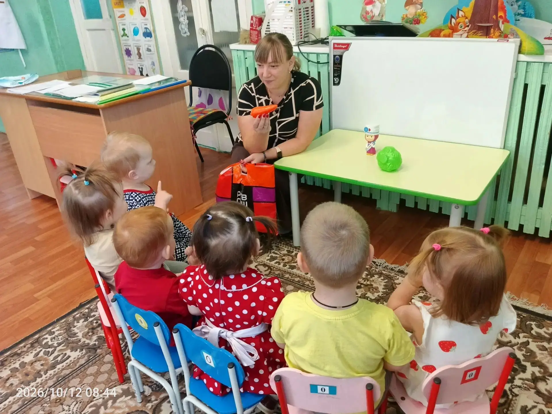 У малышей ясельной группы прошла тематическая неделя, посвящённая овощам.