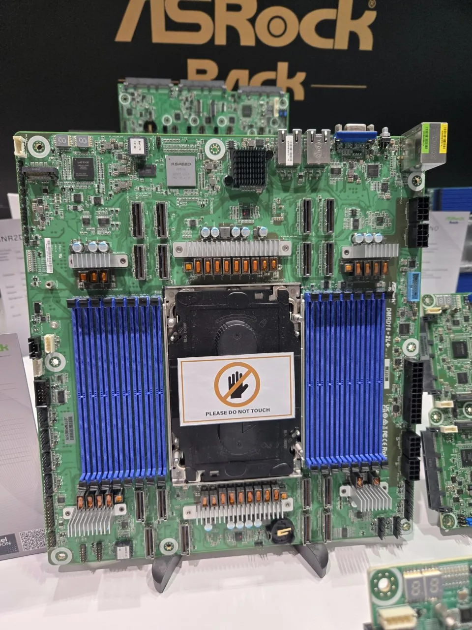 На саммите OCP 2026 впервые показали материнки от ASRock для Intel Xeon 7 Diamond Rapid...
