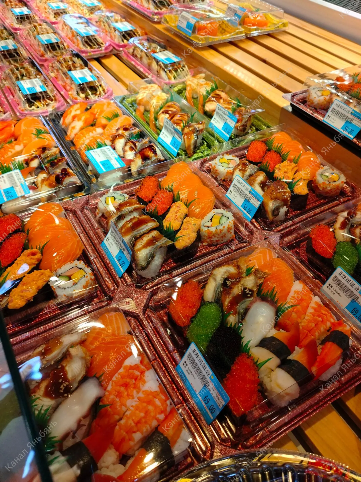Сегодняшние видео и фото для любителей суши и роллов 🍣