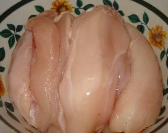 Почему при жарке курицы выделяется так много жидкости?