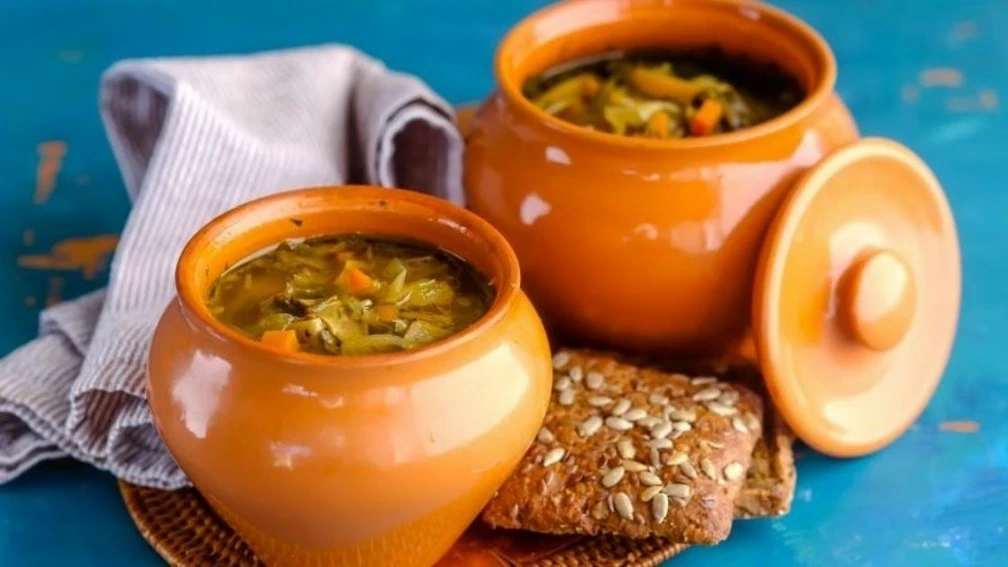 Постные щи из квашеной капусты с грибами.