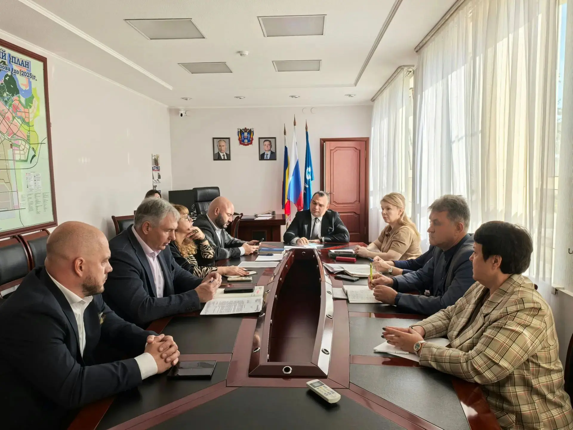 Глава Азова обсудил старт отопительного сезона и подготовку к субботнику