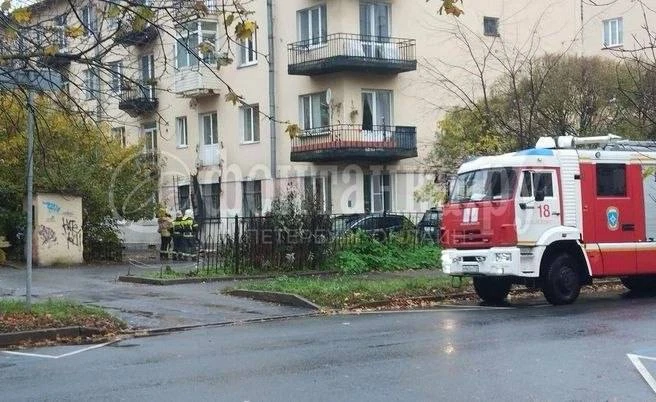 😳 На 21-й линии Васильевского острова со второго этажа дома рухнул балкон