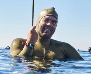 Ихтиандр с российским паспортом: Алексей Молчанов погрузился на глубину, где отдыхает с...