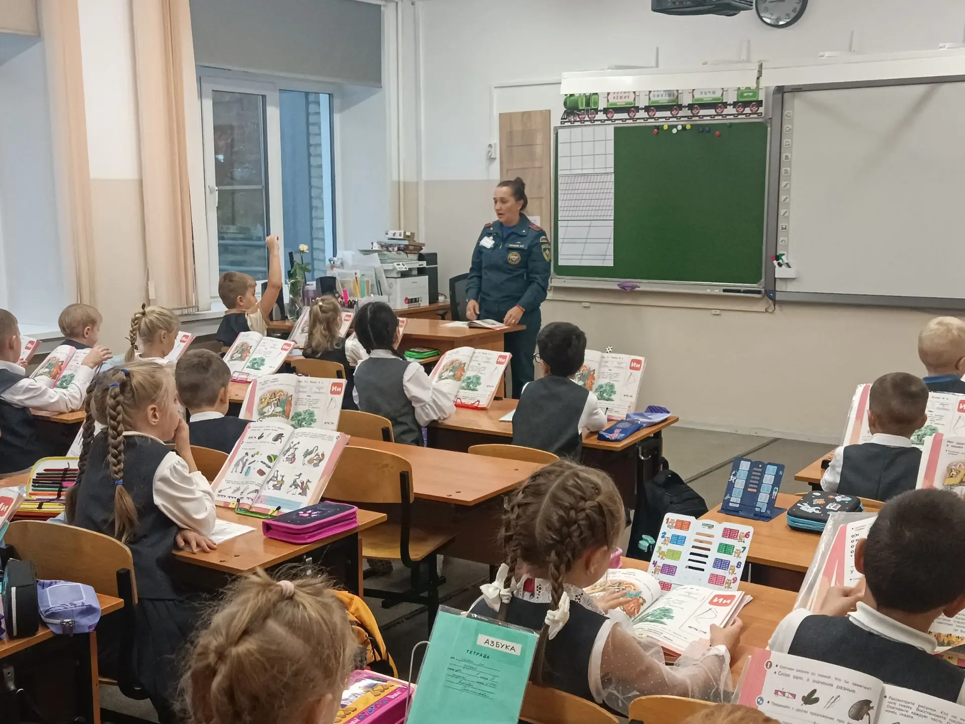 Сегодня, в честь праздника Дня учителя, положительные эмоции начали наполнять атмосферу...