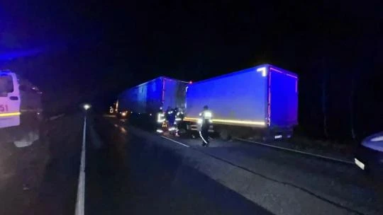 В Барабинском районе районе грузовик воткнулся во вторую стоящую фуру