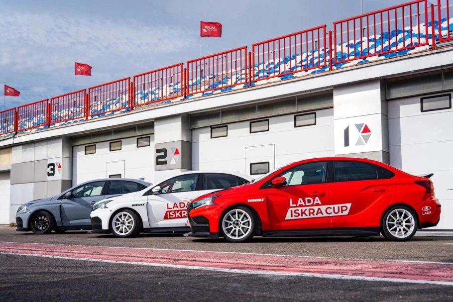 АвтоВАЗ представил гоночную Lada Iskra на 259 л.с.