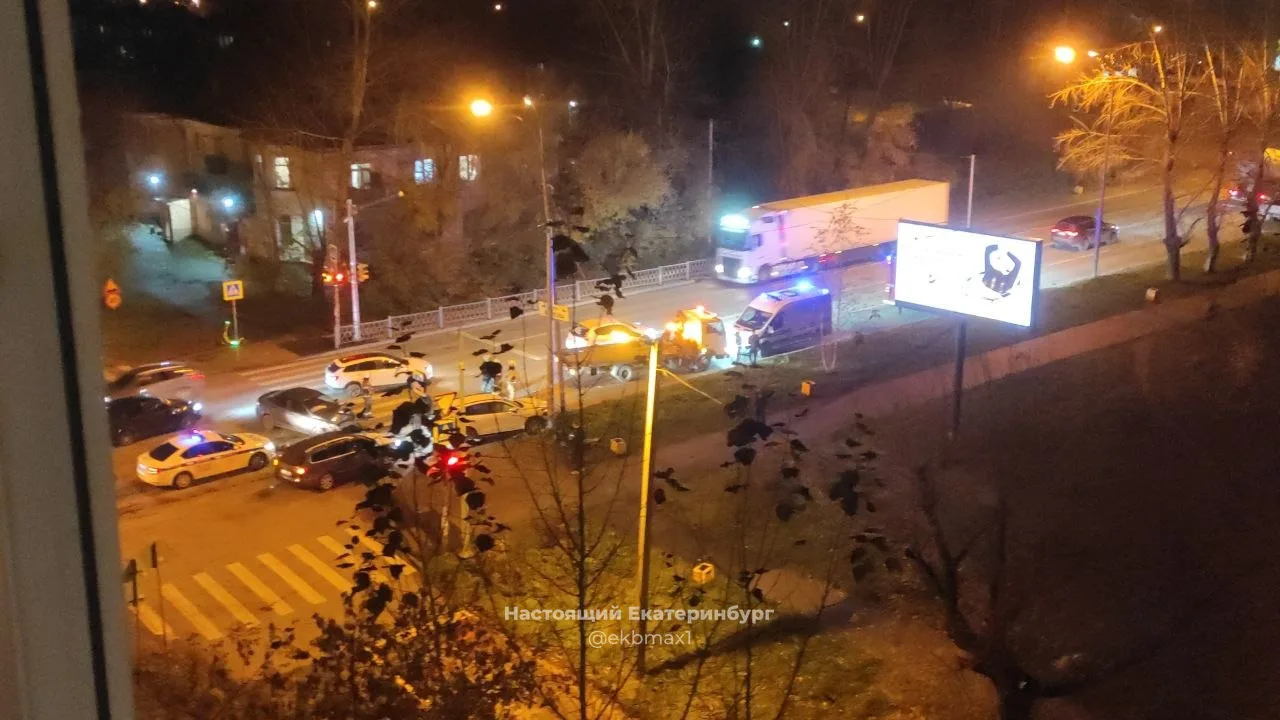 Произошла жесткая авария на перекрестке Шефская/Войкова