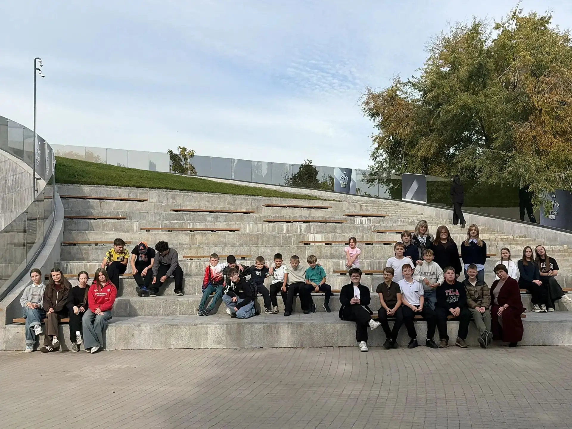 🚌Вчера ученики 7 «А» и 5 «В» классов, а также активисты школы отправились в настоящее ...