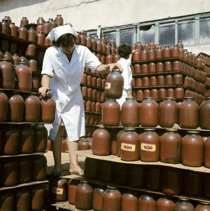 Продукция Ленкоранского плодоовощного консервного завода. Азербайджанская ССР, 1978 год.