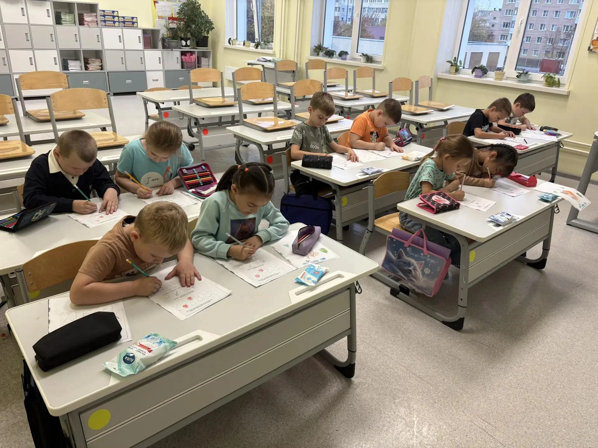 На втором занятии подготовки к школе «Малышок» (учитель Сошникова Н. В.) ребята  изучал...