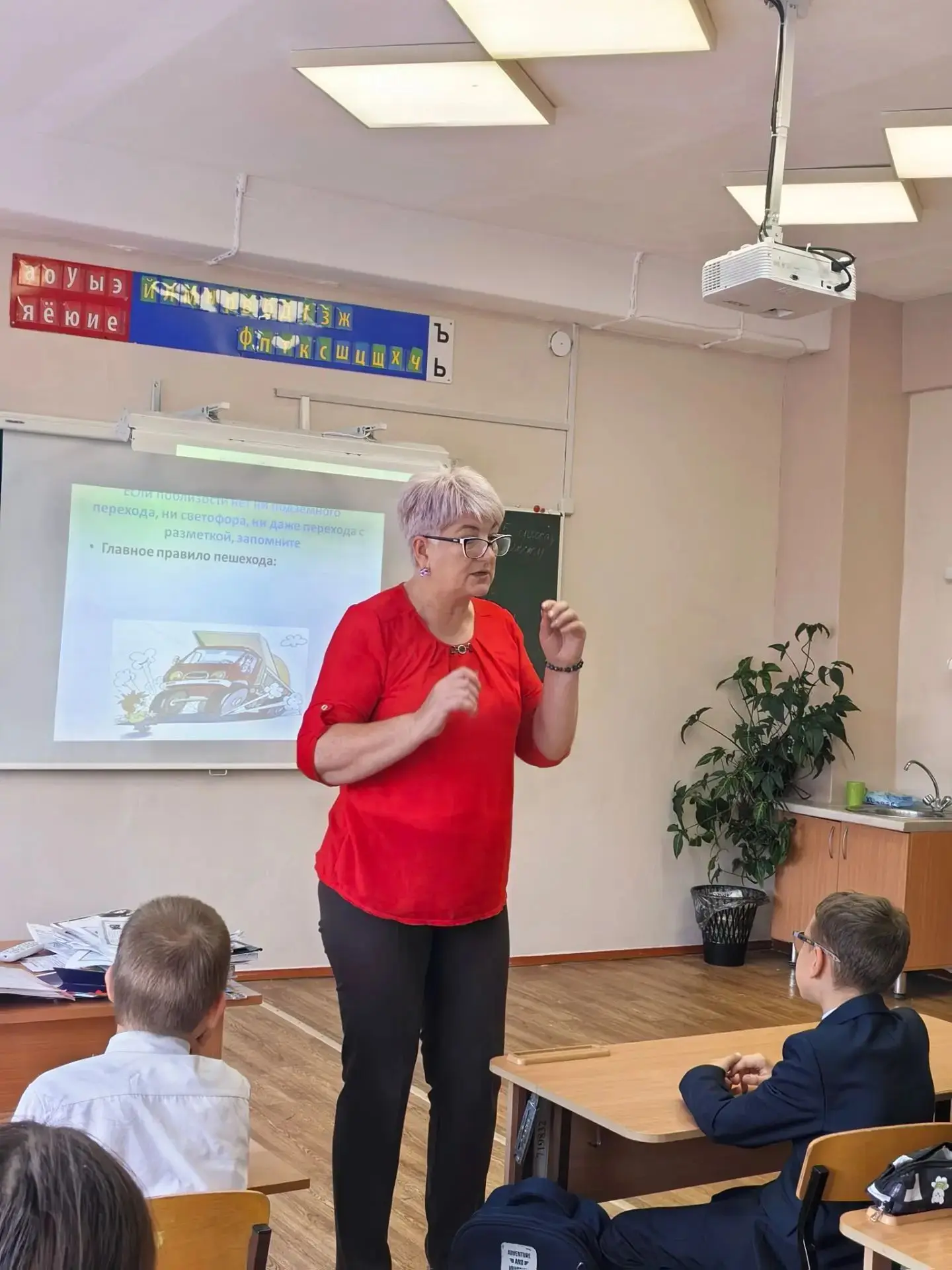 Всероссийский открытый урок культуры безопасности в нашей школе провели члены отряда юн...