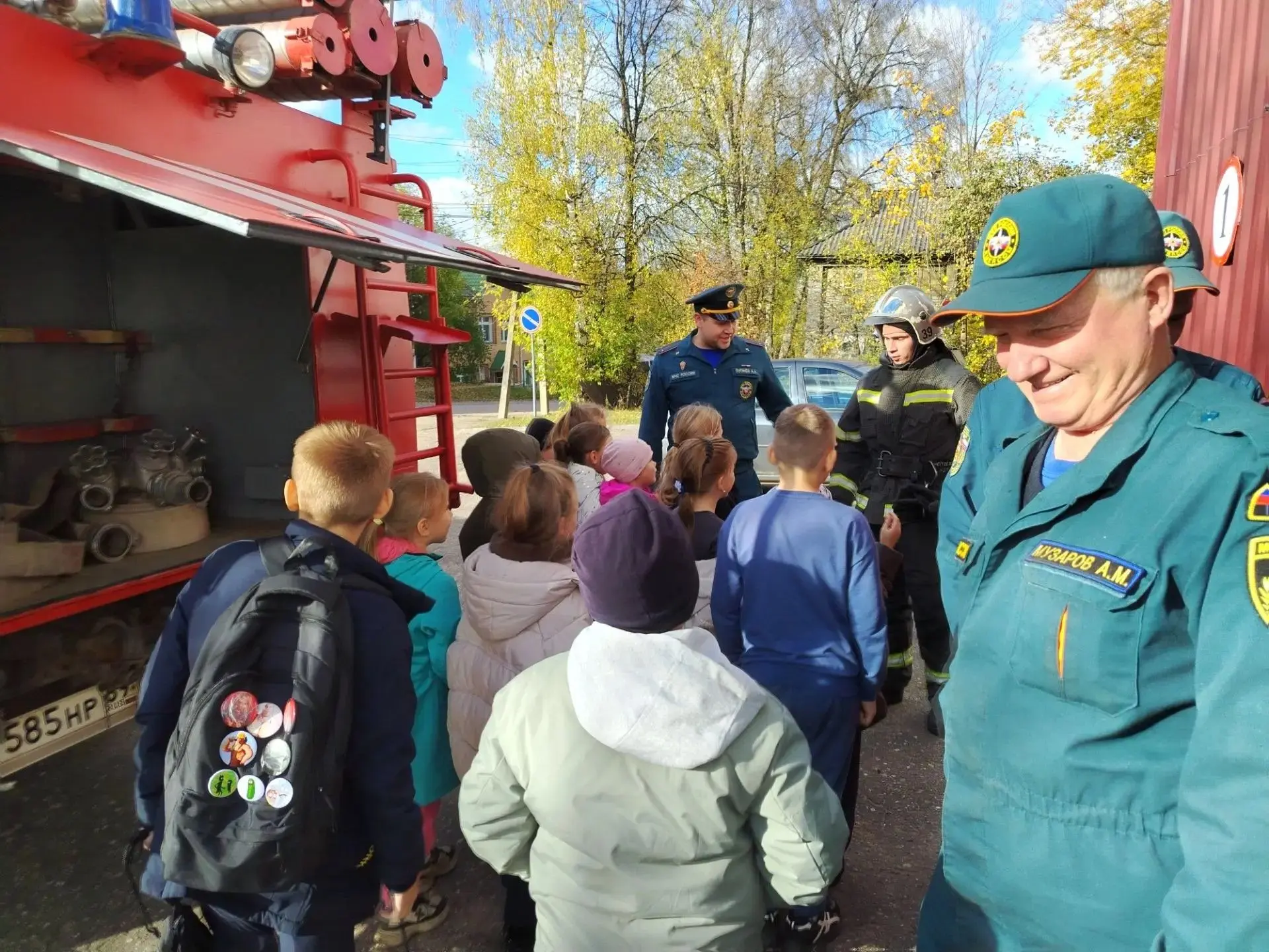 Группа продленного дня под руководством Л.А. Сергеевой посетила пожарную часть №39 в п....