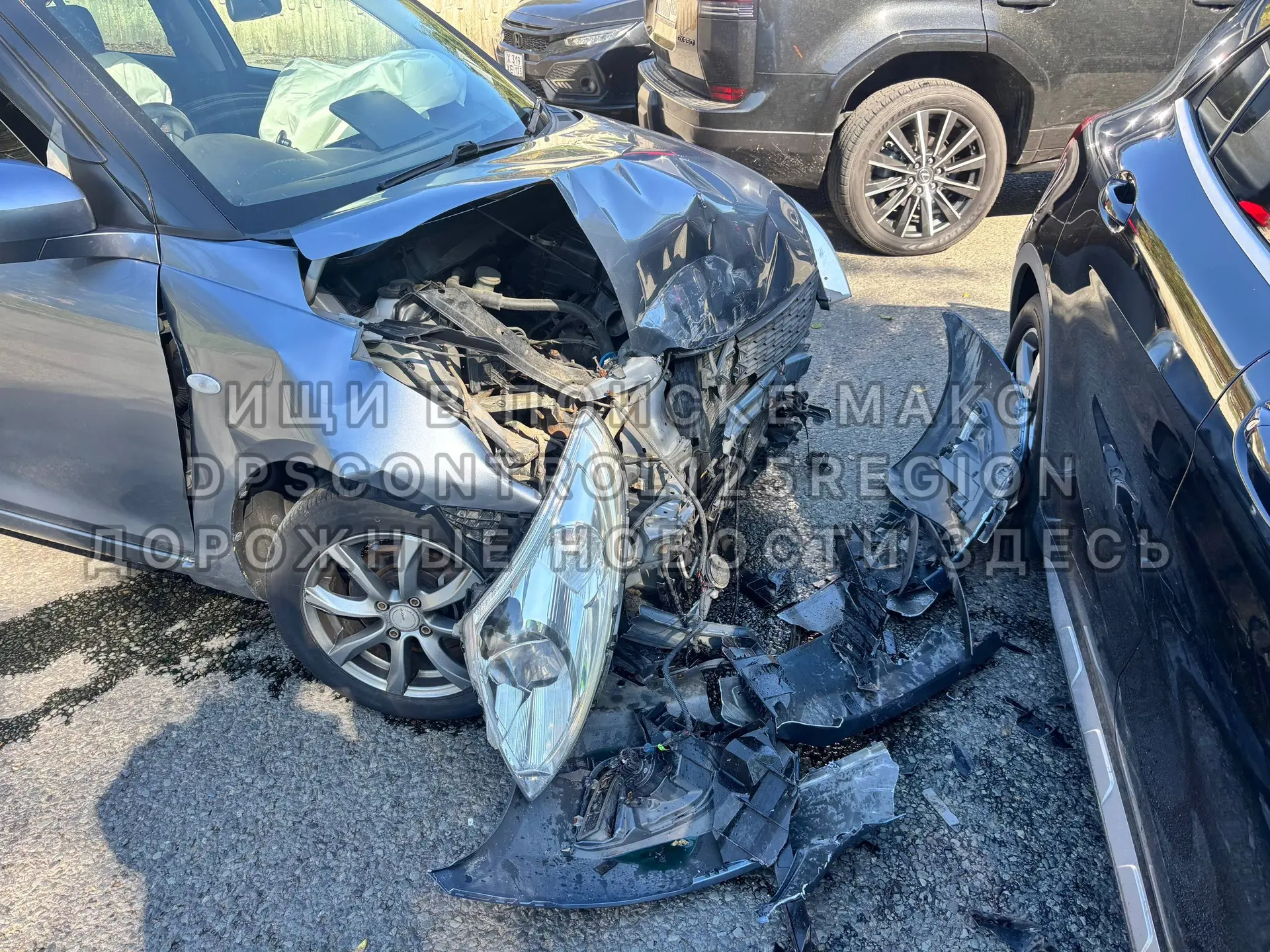 Во Владивостоке на въезде на Эгершельд Suzuki Swift столкнулся с Mercedes — в итоге уча...