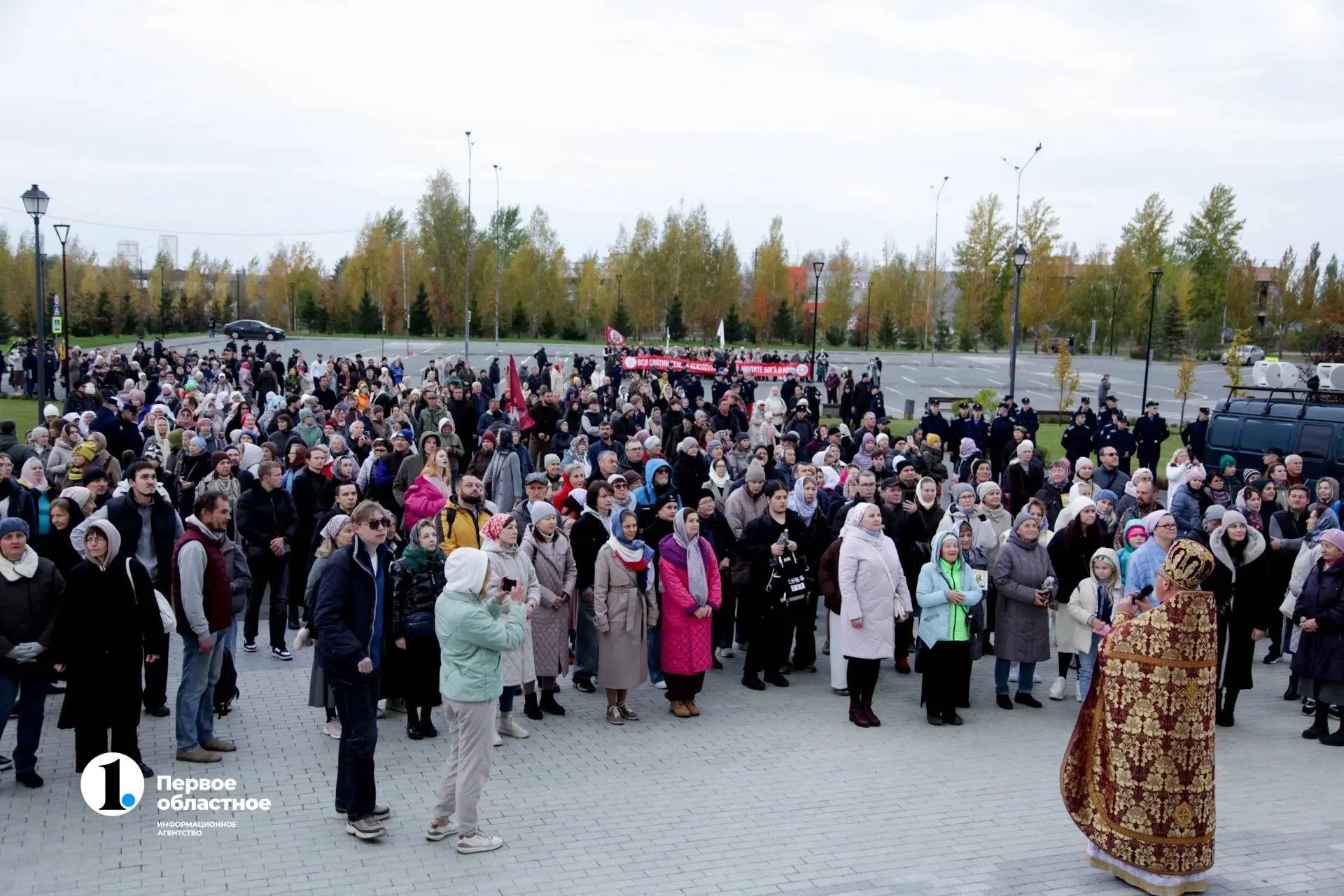 Около 15 тысяч человек приняли участие в Общегородском крестном ходе в Челябинске, уточ...