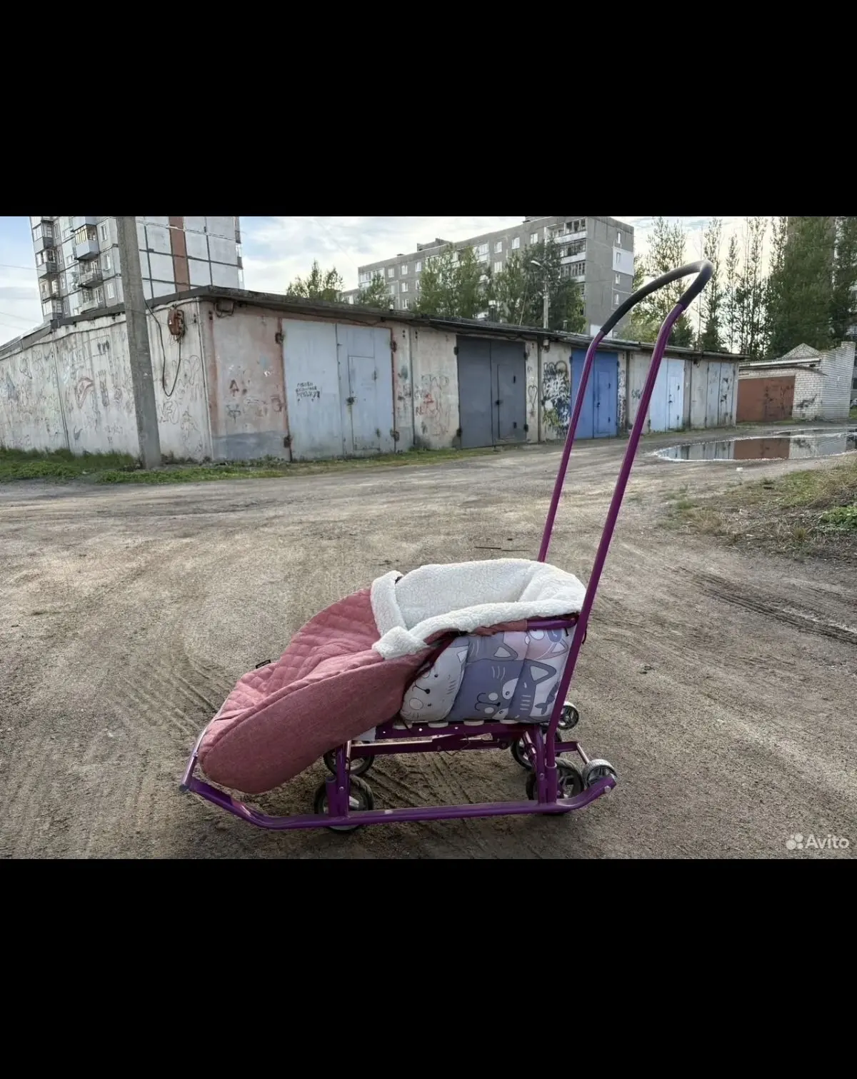 Продаёт/отдаёт  кто нибудь санки такого типа?